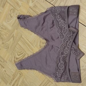 Bralette with crossing lace support